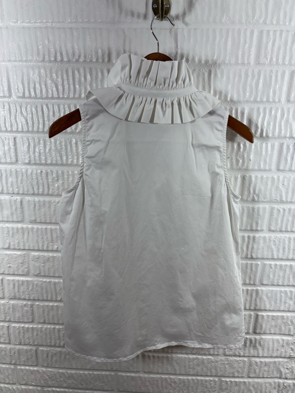 Tuckernuck White Sleeveless Bouvier Blouse Size Medium - Picture 4 of 4